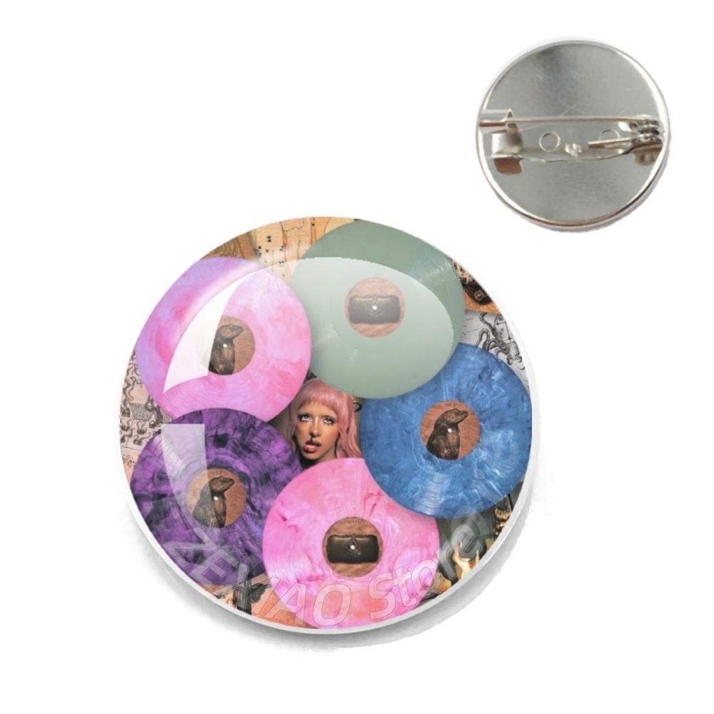 Broches e Pins da Cantora M-Me - Anime Cosplay Images avaliação e preço